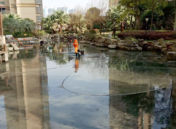 萝北景观池淤泥清理