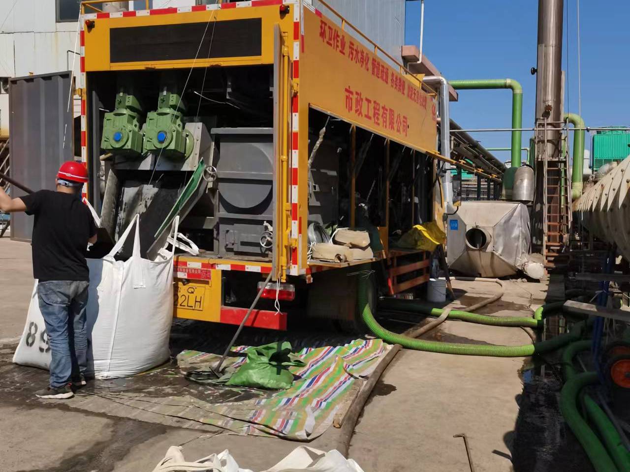 萝北淤泥压干处理